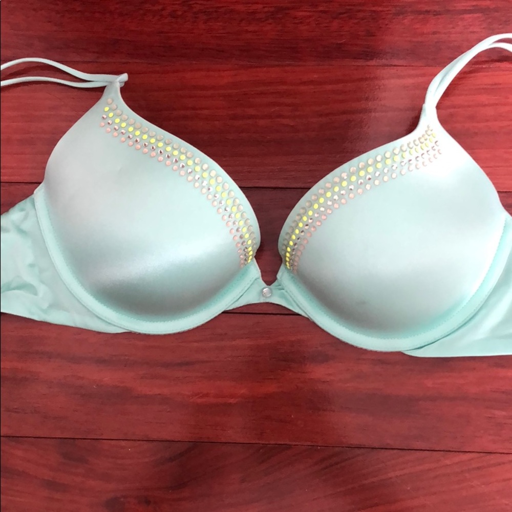 Victoria’s Secret 32D Very Sexy Push-up Bra